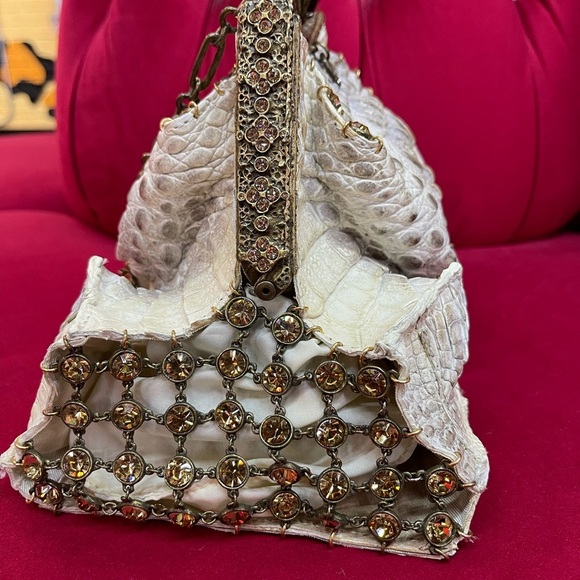 Rare Clara Kasavina Beige & Crystals Crocodile Katrina handbag with chain - Picture 7 of 14